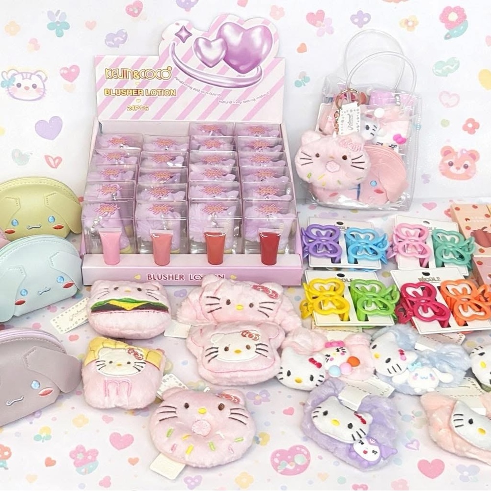 Hello Kitty bag W/ 6 items